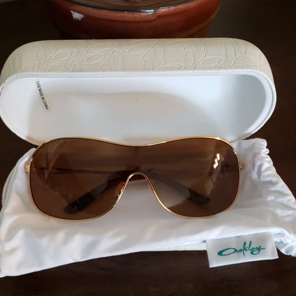Womens Oakley's